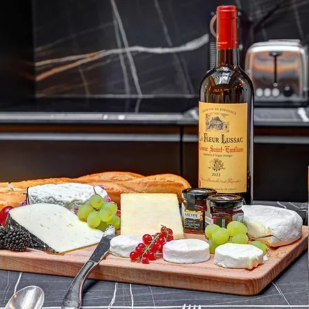 Elegant With Ac - 3br-10p- Le Marais